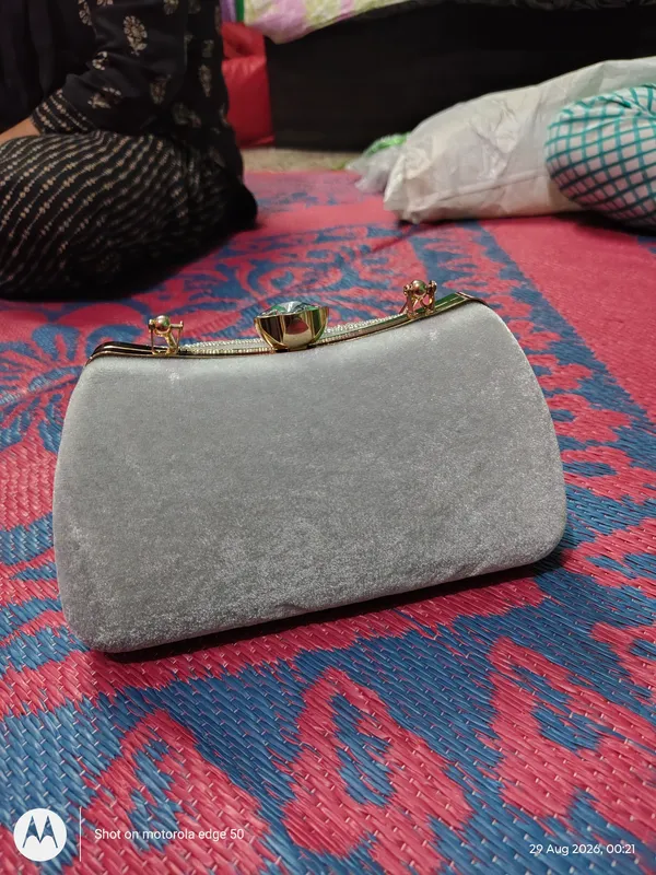 Silver_Embellished_Clutch_Bag_for_Women