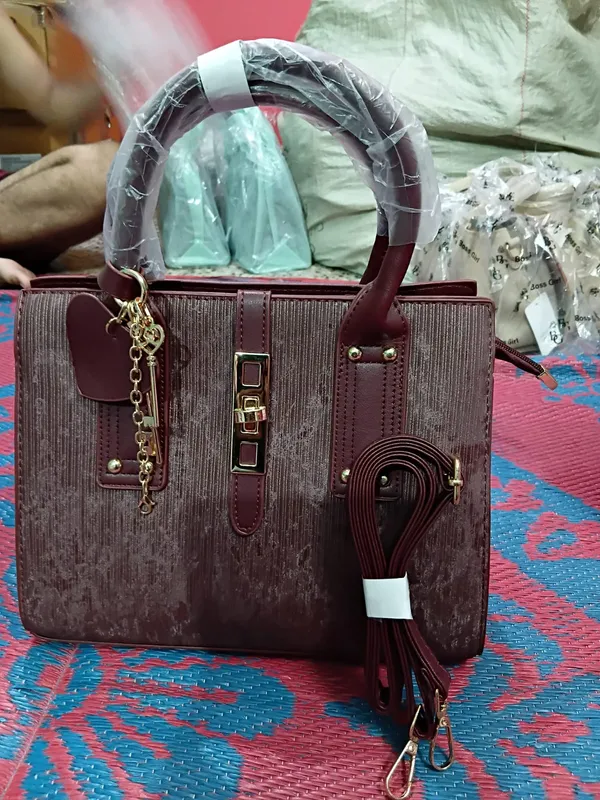Maroon_Textured_Structured_Handbag_for_Women