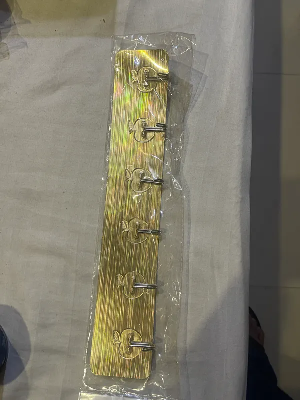 Gold_Metal_Decorative_Floral_Wall_Mounted_Key_Holder