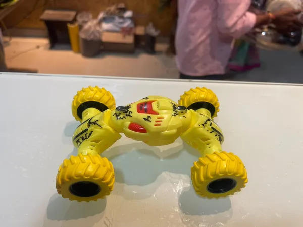 Yellow_Four_Wheel_Toy_Car