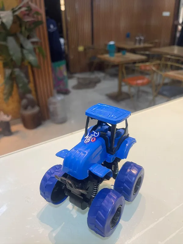 Blue_Toy_Tractor_Vehicle_With_Canopy