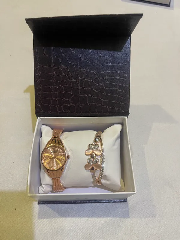Rose_Gold_Stainless_Steel_Floral_Charm_Watch_And_Bracelet_Set_For_Women