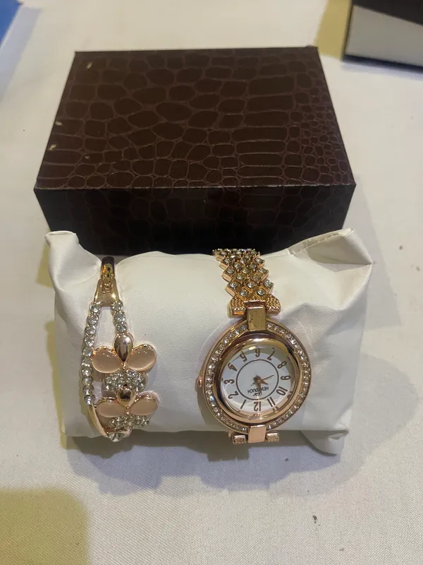 Gold_Stainless_Steel_Crystal_Bracelet_Watch_And_Bracelet_Set_For_Women