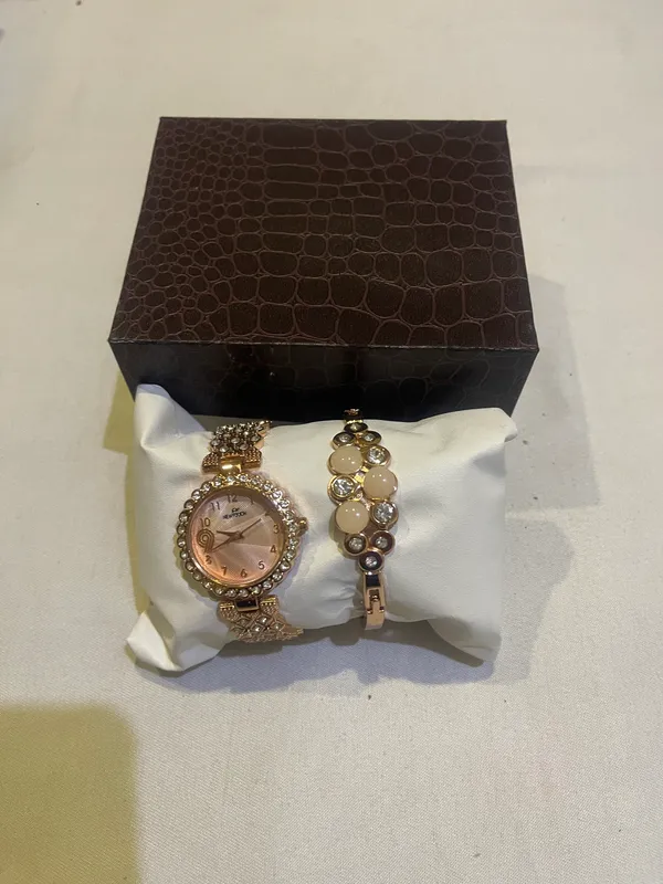 Gold_Stainless_Steel_Analog_Bracelet_Watch_Set_For_Women