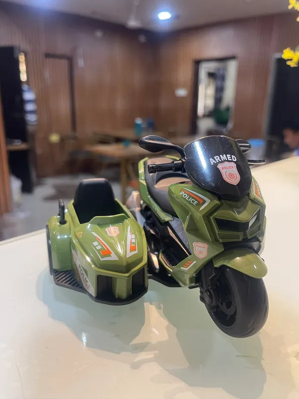 Green_Police_Motorcycle_With_Sidecar_Toy