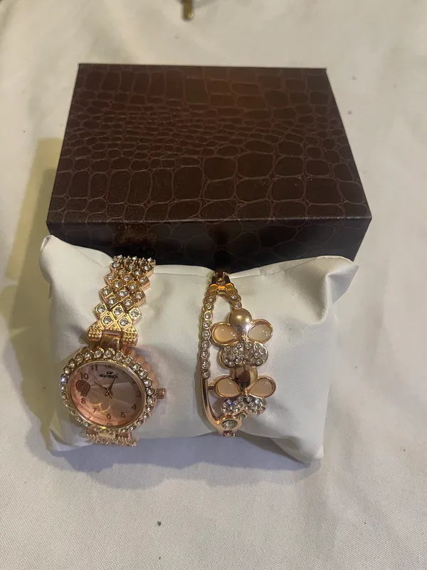 Gold_Stainless_Steel_Stone_Embellished_Watch_And_Bracelet_Set_For_Women