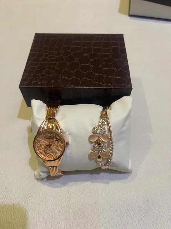 Rose_Gold_Stainless_Steel_Floral_Charm_Watch_And_Bracelet_Set_For_Women