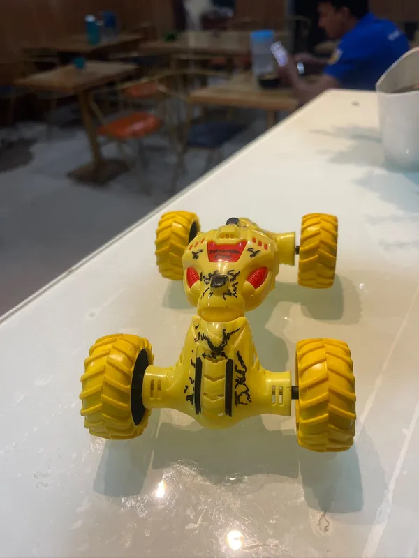 Yellow_Animal_Design_Stunt_Car_Toy