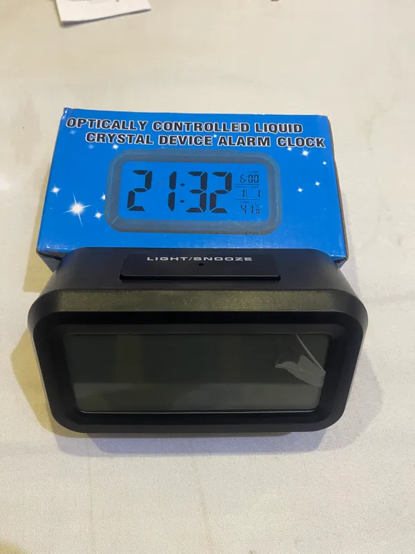 Black_Digital_Alarm_Clock_With_Light_And_Snooze