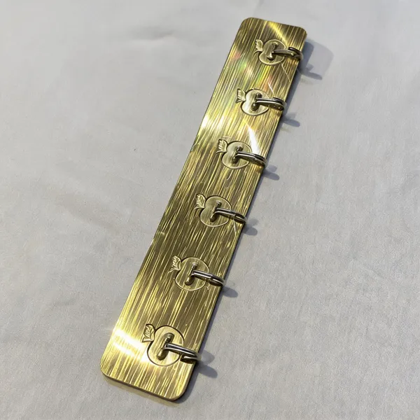 Gold_Metal_Decorative_Floral_Wall_Mounted_Key_Holder