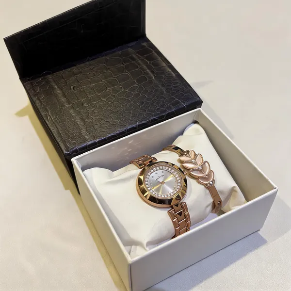 Rose_Gold_Stainless_Steel_Leaf_Motif_Watch_And_Bracelet_Set_For_Women