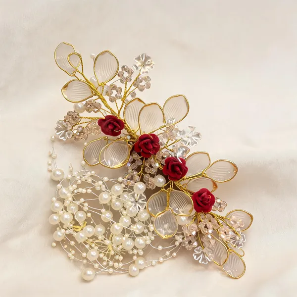Gold_Floral_Pearl_Crystal_Bridal_Hair_Accessory_Set_For_Women