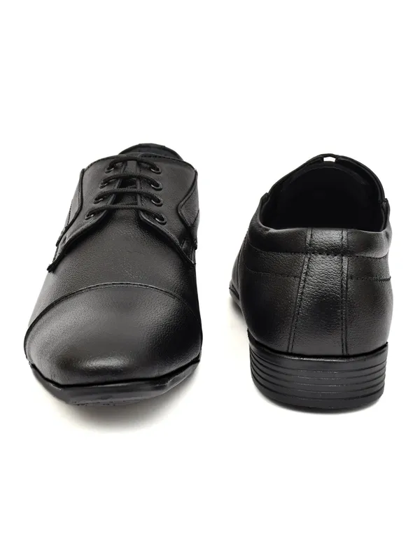 Black_Cap_Toe_Derby_Lace_Up_With_Pebble_Grain_Leather