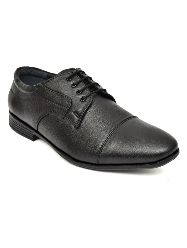 Black_Cap_Toe_Derby_Lace_Up_With_Pebble_Grain_Leather