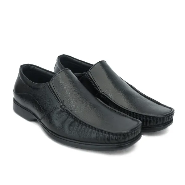 Black_Formal_Slip_On_With_Moccasin_Stitching_And_Ribbed_Sole