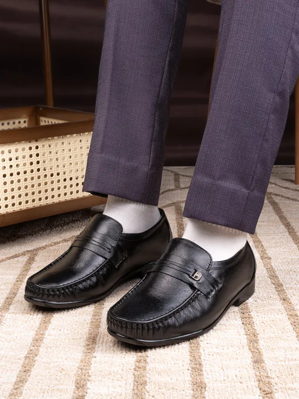 Men_S_Black_Leather_Formal_Loafers_With_Buckle_Detail