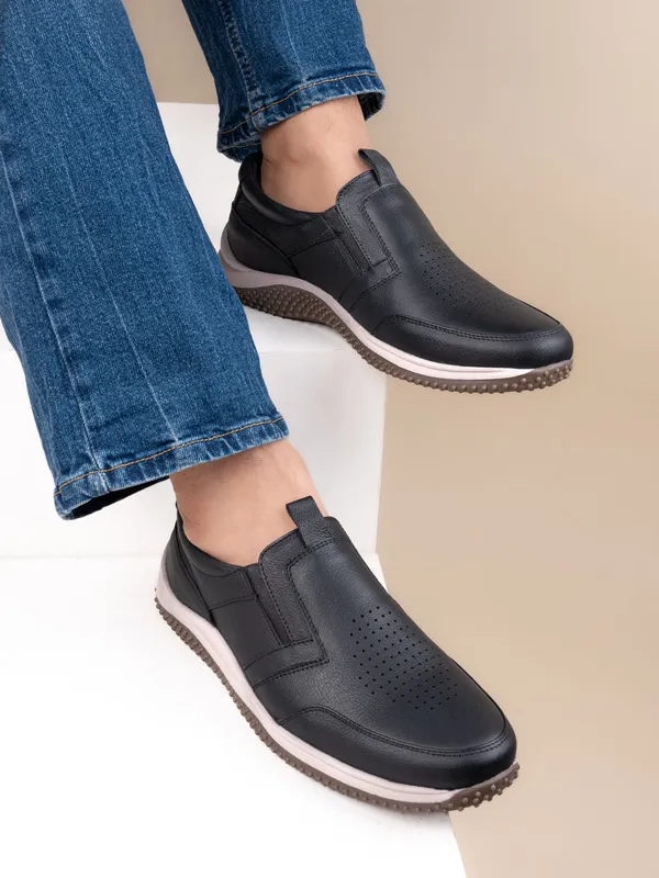 Men_S_Black_Leather_Slip_On_Casual_Sneakers