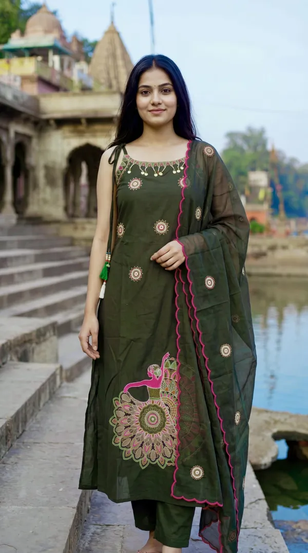 Green_Embroidered_Ethnic_Kurta_Set_for_Women