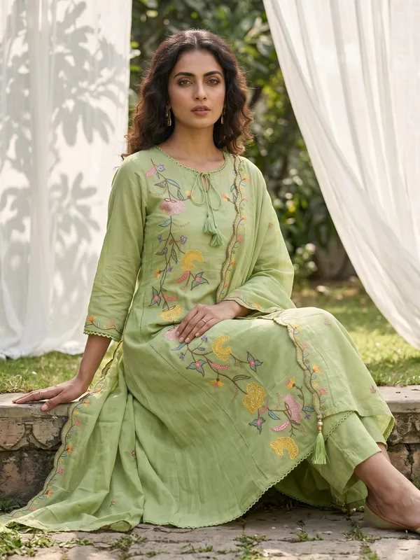 Green_Embroidered_Kurta_Set_for_Women