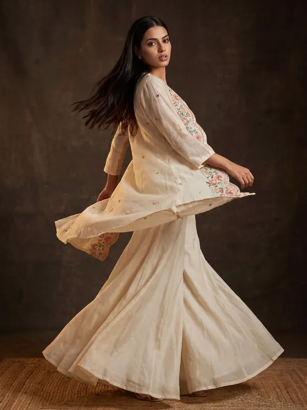 Cream_Embroidered_Ethnic_Co_Ord_Set_for_Women