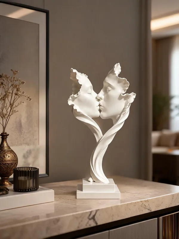 White_Romantic_Couple_Decorative_Sculpture