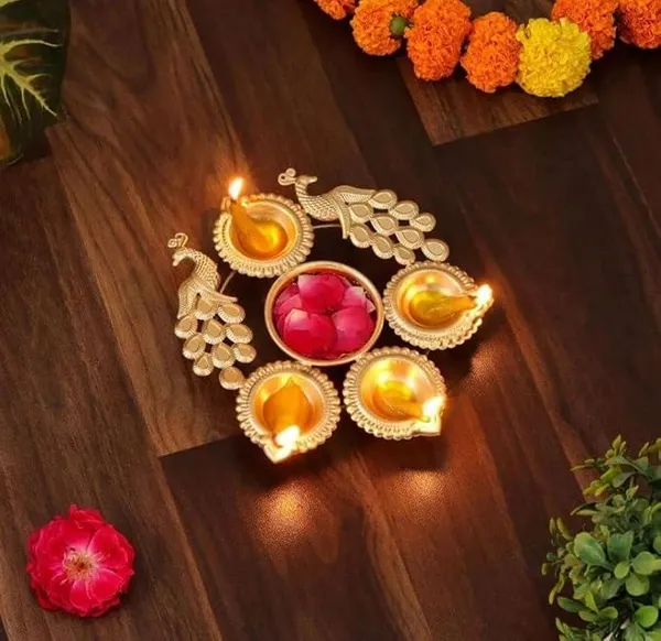Royal_Peacock_Urli_Candle