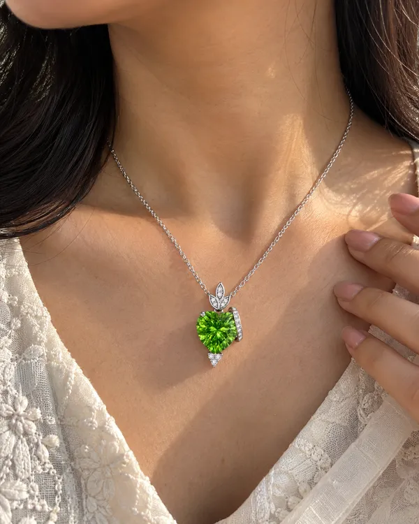 Peridot_Green_Heart_Sterling_Silver_Necklace_For_Women