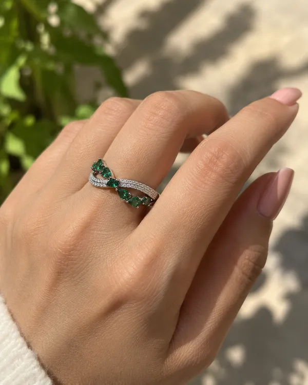Green_Emerald_Sterling_Silver_Ring_For_Women