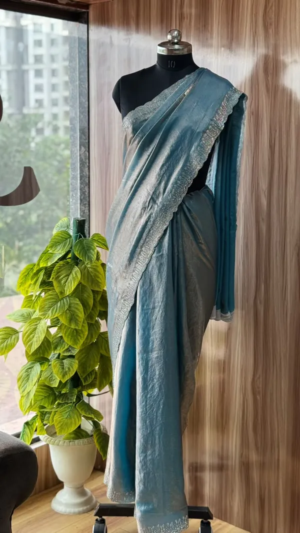 Blue_Textured_Silver_Scalloped_Border_Saree_For_Women