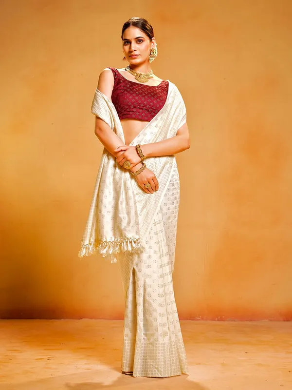 Cream_Woven_Geometric_Tassel_Saree_For_Women
