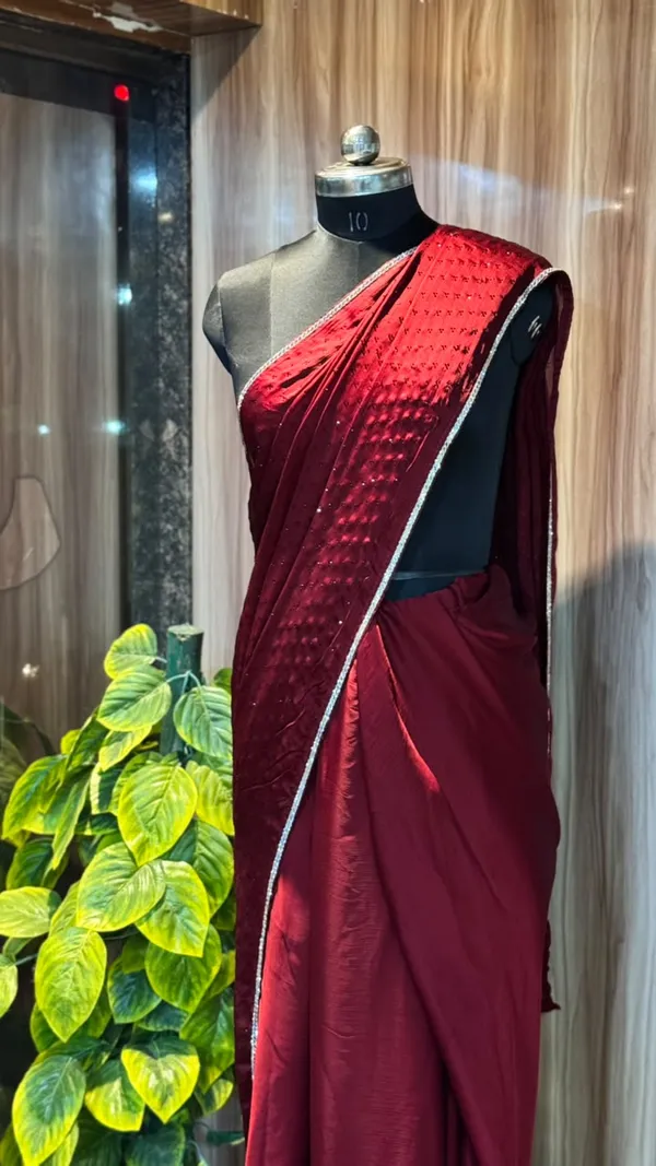 Maroon_Textured_Silver_Border_Saree_For_Women