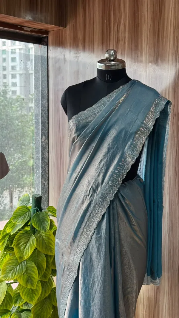 Blue_Textured_Silver_Scalloped_Border_Saree_For_Women