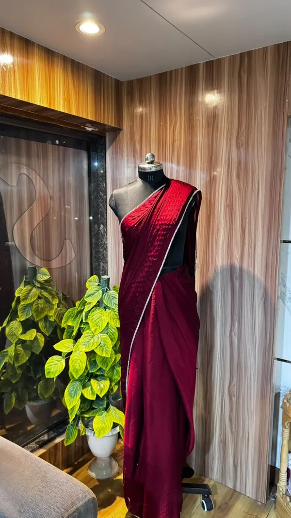 Maroon_Textured_Silver_Border_Saree_For_Women