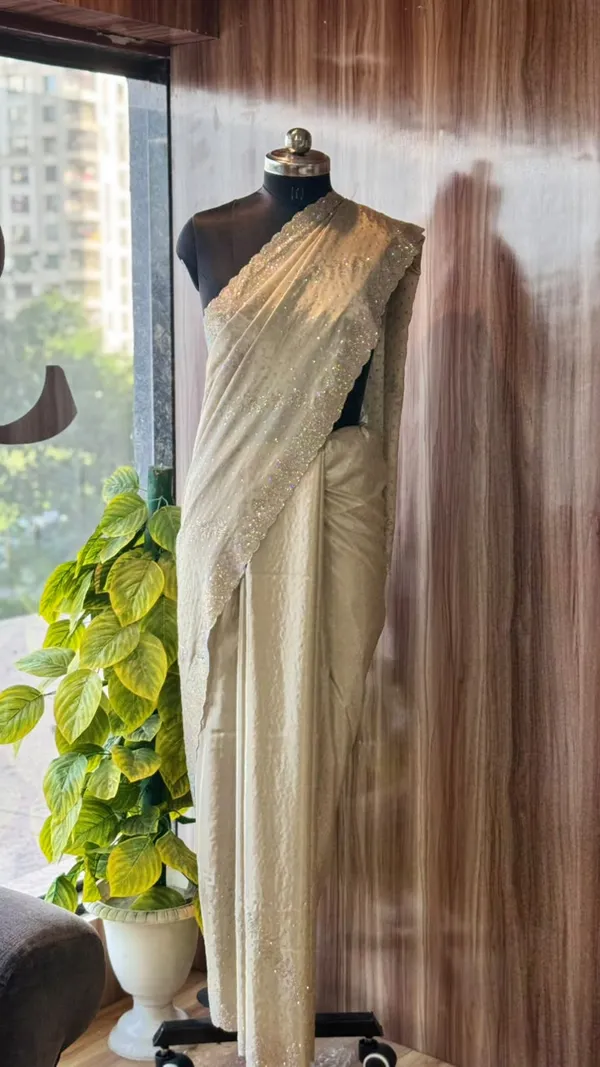 Cream_Embellished_Scalloped_Border_Saree_For_Women