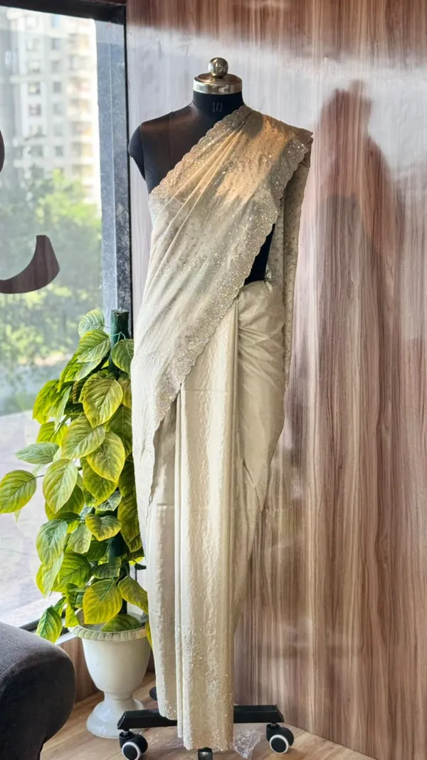 Cream_Embellished_Scalloped_Border_Saree_For_Women