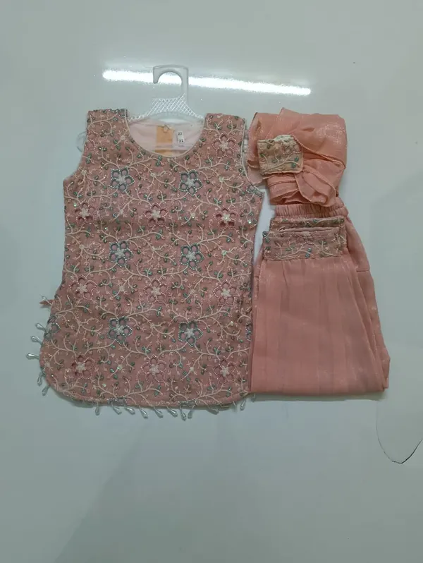 Pink_Embroidered_Lehenga_Choli_Set_for_Girls
