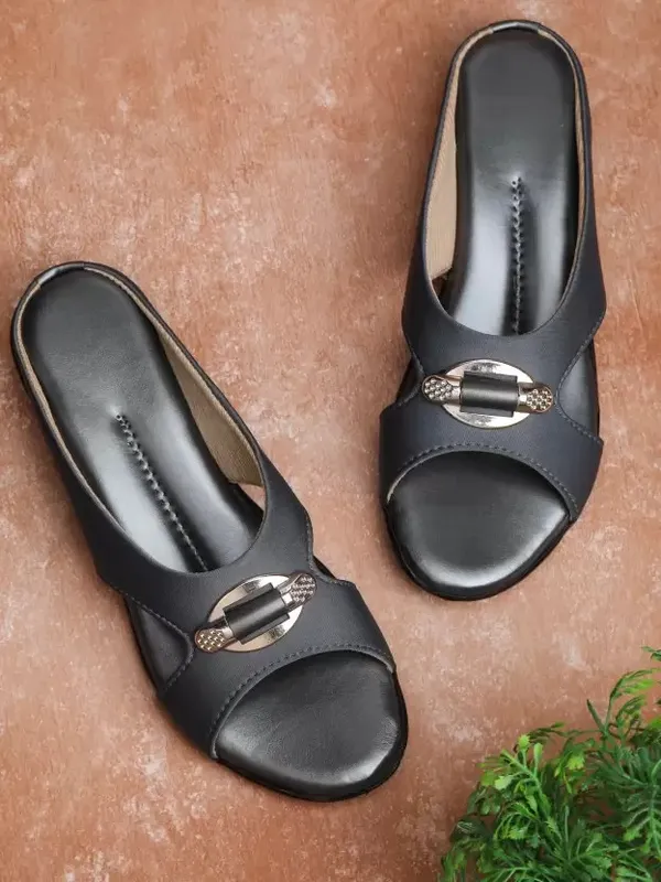 Grey_Synthetic_Flat_Sandals