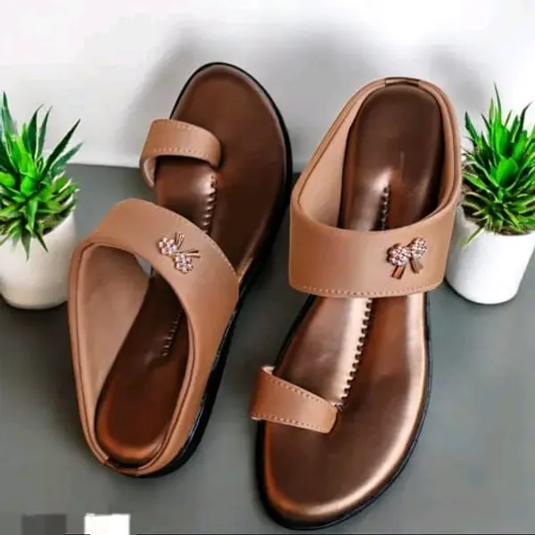 Brown_Flat_Strappy_Sandals