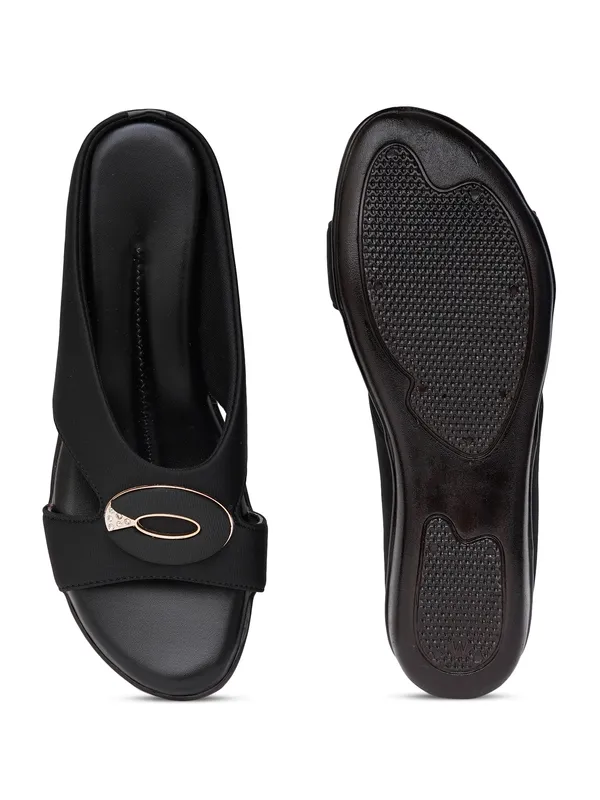 Black_Flat_Open_Toe_Sandals
