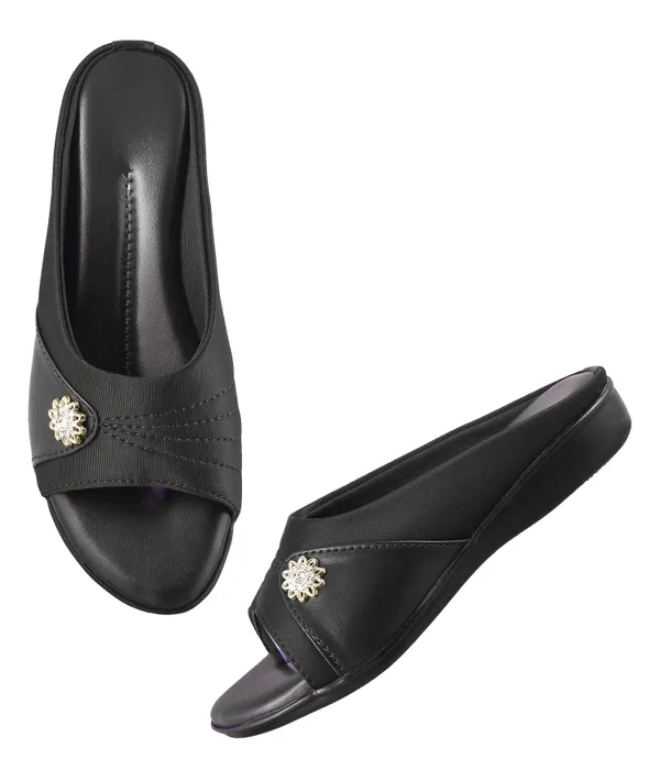 Black_Slip-On_Flat_Sandals