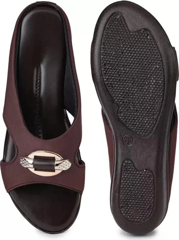 Brown_Textured_Wedge_Sandals