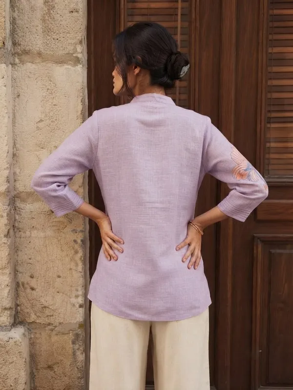 Lavender_Linen_Cotton_Relaxed_Fit_Embroidered_Kurta_For_Women
