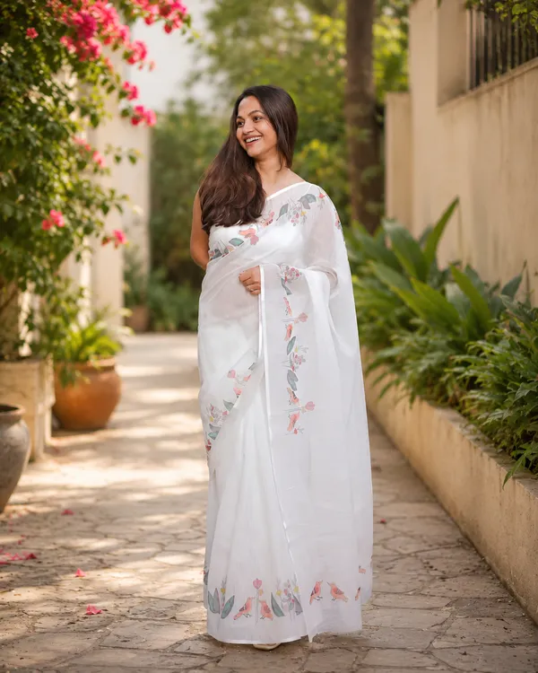 White_Linen_Cotton_Floral_Print_Saree_For_Women