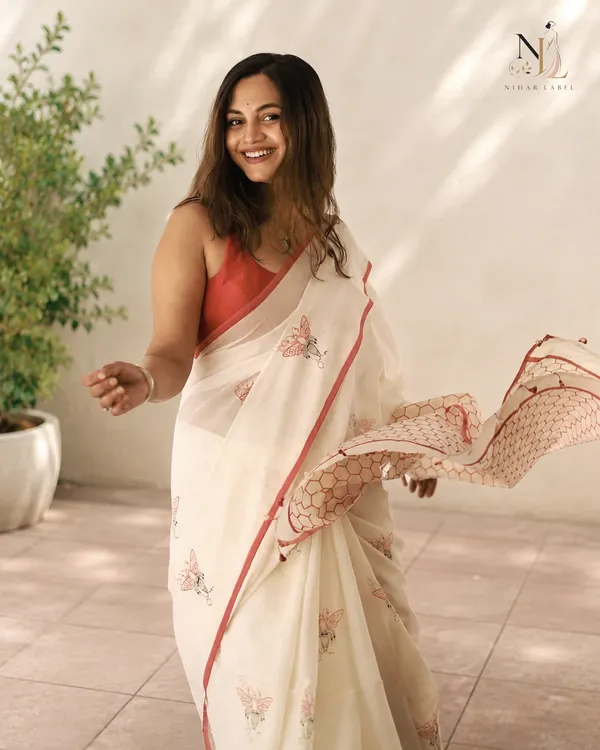 Ivory_Linen_Cotton_Floral_Print_Saree_For_Women