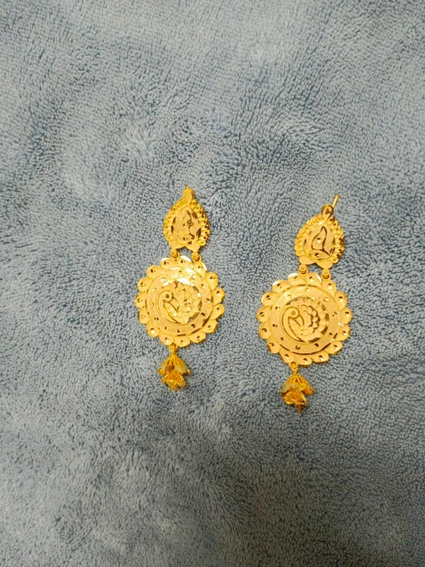 Gold_Brass_Paisley_Motif_Traditional_Drop_Earrings_For_Women