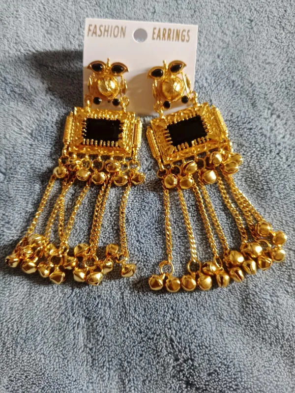 Gold_Tone_Traditional_Jhumka_Earrings_for_Women