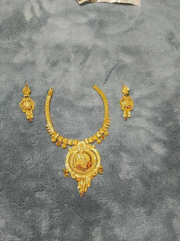 Gold_Brass_Traditional_Motif_Pendant_Necklace_Set_For_Women