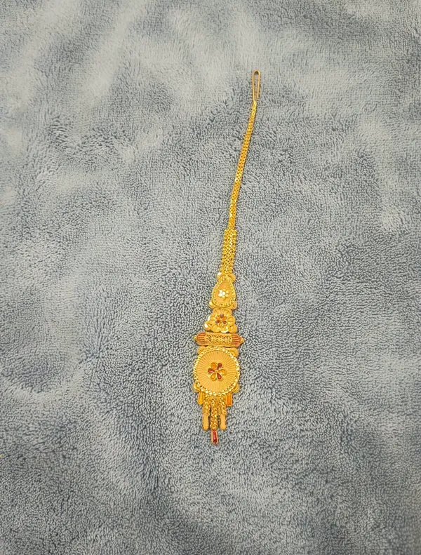 Gold_Brass_Circular_Floral_Traditional_Maang_Tikka_For_Women