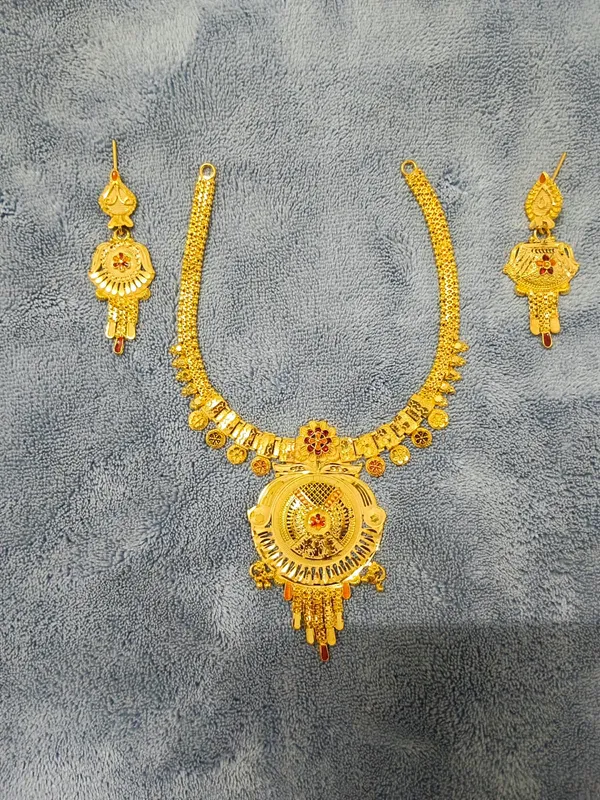 Gold_Brass_Festive_Necklace_Set_For_Women