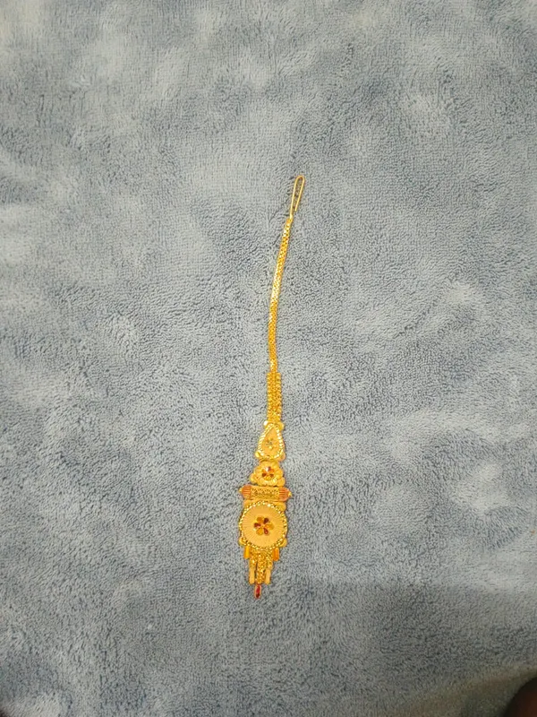 Gold_Brass_Red_Accent_Traditional_Maang_Tikka_For_Women